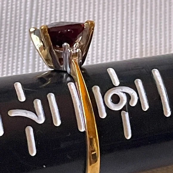 18K Yellow Gold 1.5 CTW checkered Garnet & Diamondsring size 6.5